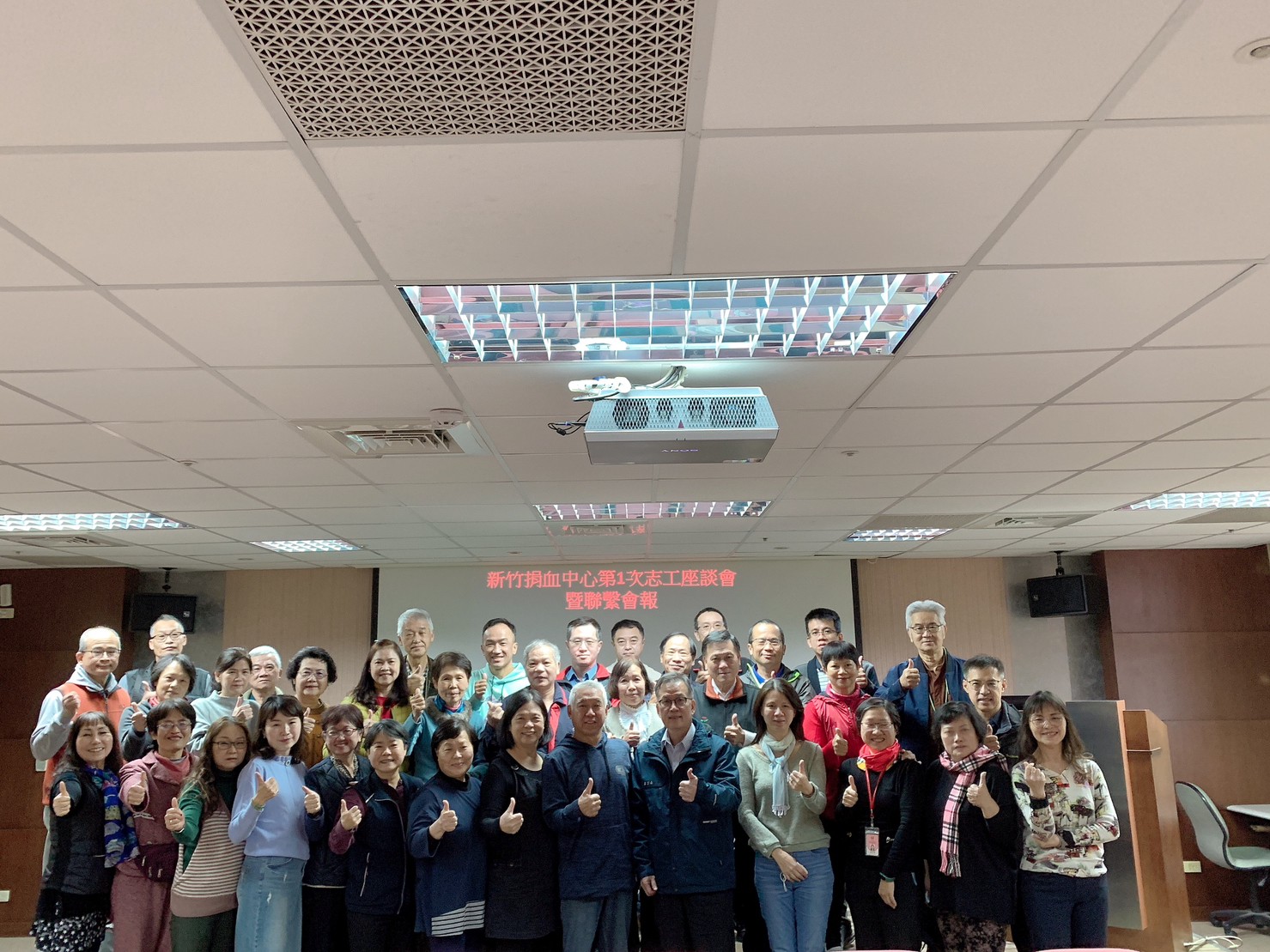 112年第1次志工座談會全體合影